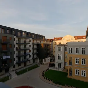 https://apple-green-apartments.poznan-hotels.com